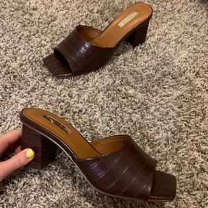 Block square toe heels